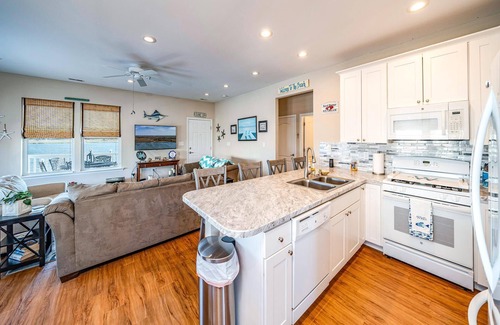 Cape May Court House Casa | Welcome to your dream vacation rental in Avalon Manor! This charming Bayfront property is the.