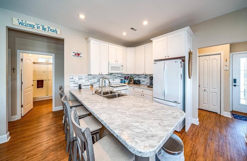 Cape May Court House Casa | Welcome to your dream vacation rental in Avalon Manor! This charming Bayfront property is the.