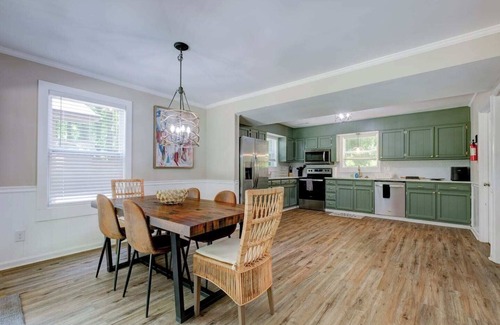 Newnan Casa | This house is a 3 bedroom(s), 3 bathrooms, located in Newnan, GA.