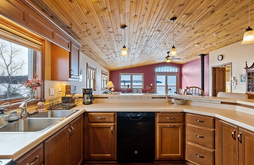 Gills Rock Condominio | Welcome to your Happy Place!