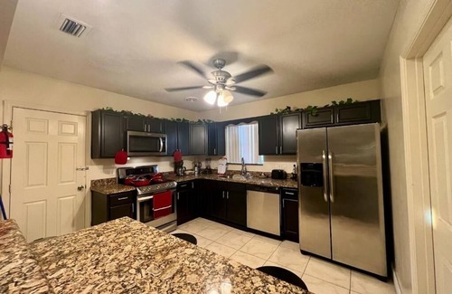 Highland Garden Casa | Welcome to your "Home Away From Home" getaway. Cozy with modern look living room