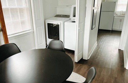 East Memphis Casa | Welcome to your Memphis retreat steps from the vibrant University of Memphis!
