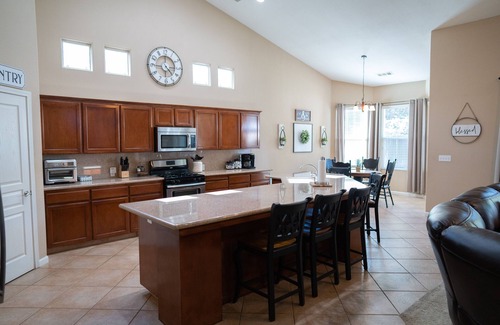 Visalia Casa | Welcome to your spacious home away from home!