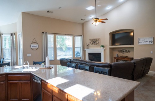 Visalia Casa | Welcome to your spacious home away from home!