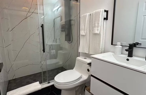 Terrace Park Apartamento | Welcome to your stylish and comfortable studio suite retreat!