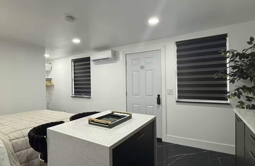 Terrace Park Apartamento | Welcome to your stylish and comfortable studio suite retreat!
