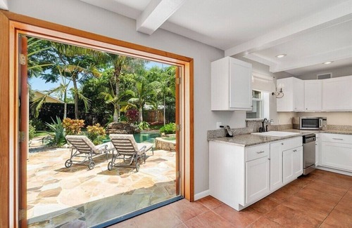 Silver Shores Casa | Welcome to your tropical oasis steps from the beach!