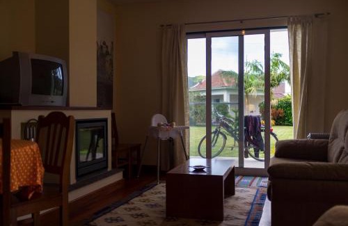Sete Cidades Casa | WelcomeBuddy - Sete Cidades - Garden & Lake