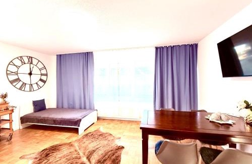 Region Hannover District Apartamento | WelcomeToMessePremium Three Bedroom Apartment