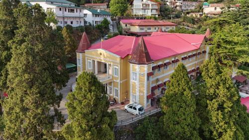 The Mall Road Hotel | WelcomHeritage Kasmanda Palace
