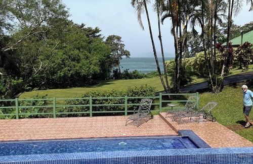 Santa Barbara Casa | Welcoming 2-bedroom house with WiFi on Lake Arenal