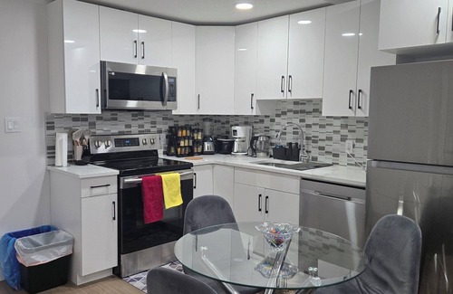 Northwest Edmonton Apartamento | Welcoming 2-bedroom basement apartment with in West Edmonton