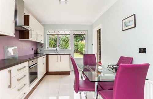 Schollarstown Casa | Welcoming 4-bedroom house with WiFi in Dublin