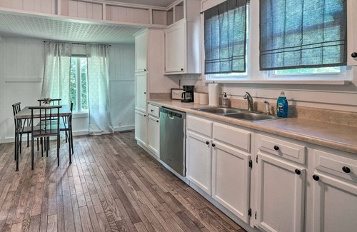 Alcoa Cabaña | Welcoming Alcoa Cottage w/ Mountain Views!