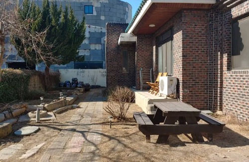 Gyeongju Casa | Welcoming Blue House in city center with garden, 4 rooms