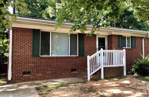 Cary Casa | *Welcoming Cary Townhome*King Bed*Long Term Stays*