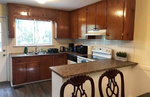 Cary Casa | ★Welcoming Cary Townhome★King Bed★Long Term Stays★