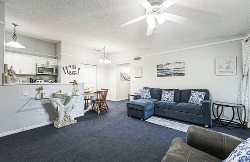 Lake Frederica Condominio | Welcoming Cozy 2BR/2BA Condo Near Downtown Orlando & Attractions with Pool