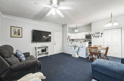 Lake Frederica Condominio | Welcoming Cozy 2BR/2BA Condo Near Downtown Orlando & Attractions with Pool