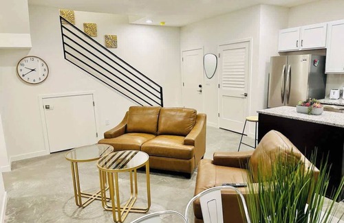 Old Southwest Casa | Welcoming Cozy Haven, Pets Ok,Sleeps 7