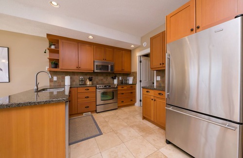 Celista Condominio | Welcoming family-friendly lake front condo on the beautiful, sunny Shuswap Lake!