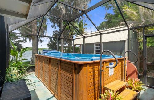 Crystal River Casa | Welcoming Little Blue Lakehouse in Crystal River
