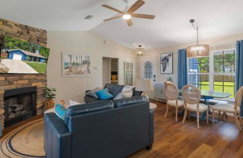 Crystal River Casa | Welcoming Little Blue Lakehouse in Crystal River