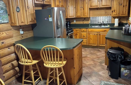 Decatur Cabina | Welcoming log cabin on Keeler Lake - 5 bedrooms for a cozy getaway
