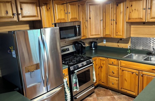 Decatur Cabina | Welcoming log cabin on Keeler Lake - 5 bedrooms for a cozy getaway
