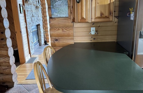 Decatur Cabina | Welcoming log cabin on Keeler Lake - 5 bedrooms for a cozy getaway