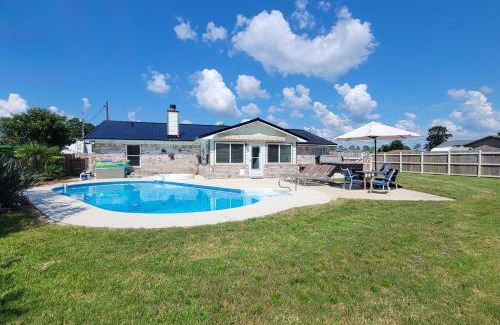Ono Island Casa | Welcoming Pensacola Home with Spacious Yard!