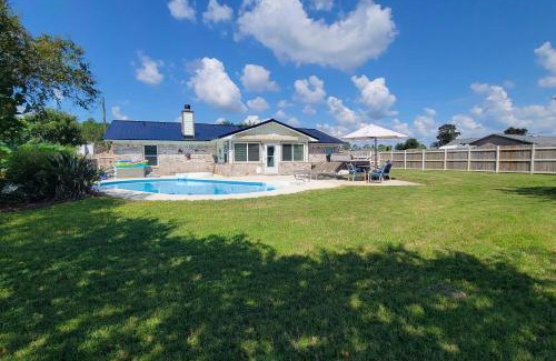 Ono Island Casa | Welcoming Pensacola Home with Spacious Yard!