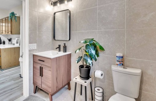 Hackensack River Waterfront Apartamento | Welcoming Private Bedroom Near NYC- LightRail