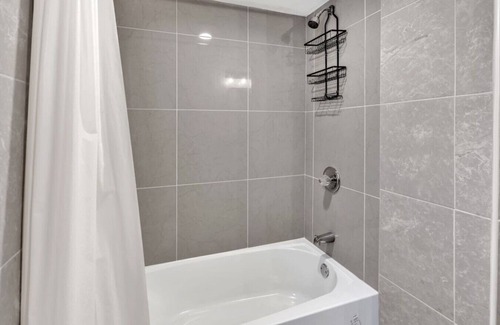 Hackensack River Waterfront Apartamento | Welcoming Private Bedroom Near NYC- LightRail