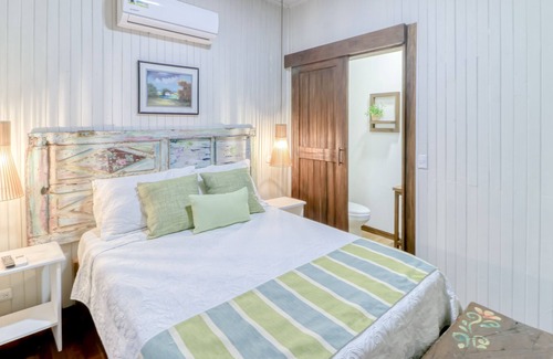 La Cruz Casa | Welcoming suite at Hotel Punta Descartes with fast WiFi & on-site dining