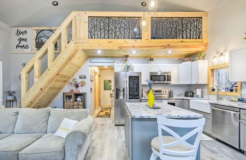 Townsend Cabaña | Welcoming Townsend Cabin: Hike, Fish & Relax!