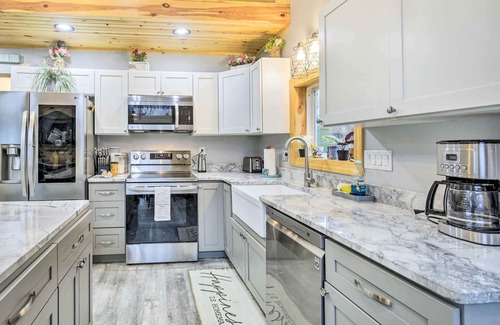 Townsend Cabaña | Welcoming Townsend Cabin: Hike, Fish & Relax!
