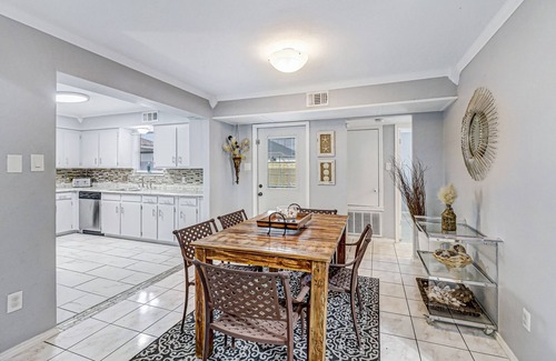 South Side Casa | Well-appointed home with a pool, children's items, fireplace, washer/dryer, & AC