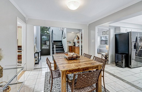 South Side Casa | Well-appointed home with a pool, children's items, fireplace, washer/dryer, & AC