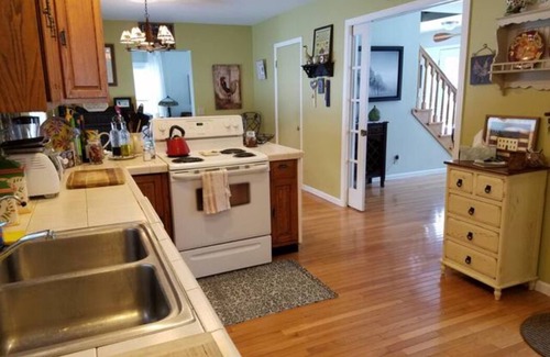 Whitehall Casa | Well Appointed Lakehouse - Family fun