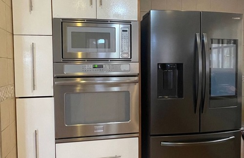 Ciudad Colón Casa | Well-appointed private 3 bedroom house - fast wifi, attached garage, laundry & +