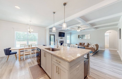 Harlem Casa | Well-appointed retreat with an expansive yard, foosball table, & soaking tub