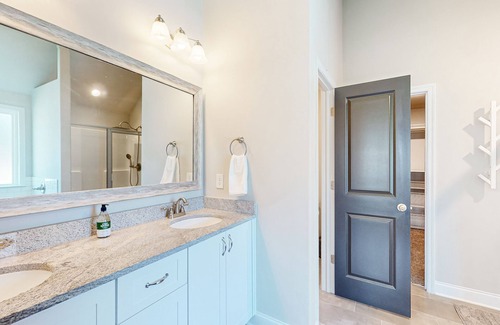 Harlem Casa | Well-appointed retreat with an expansive yard, foosball table, & soaking tub
