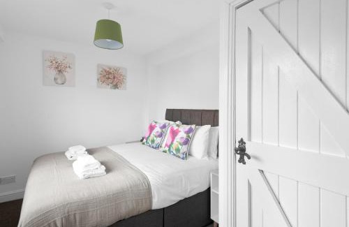 Bradley Stoke Casa | Well Coach House by Cliftonvalley Apartments