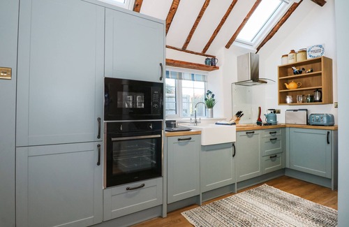 Grimston Casa | WELL COTTAGE, family friendly, character holiday cottage in Grimston