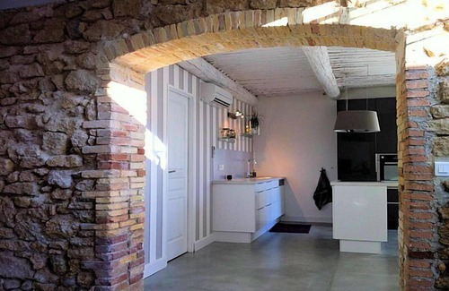 Sainte-Cecile-les-Vignes Casa | Well-decorated vacation farmhouse in Ste-Cécile-les-Vignes, heated pool.