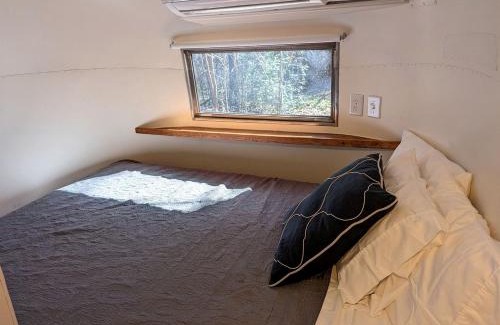 Madison County Casa | Well-Deserved Nature Getaways in this Fully-Equipped Airstream in Midway, Texas