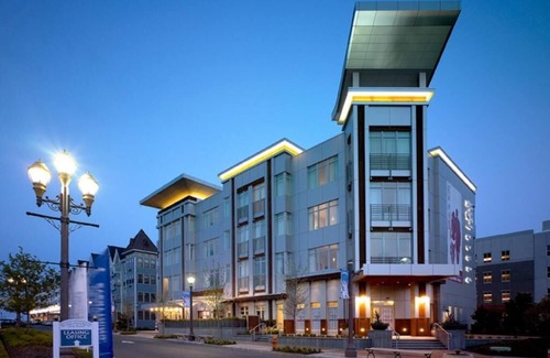 Long Branch Hotel | Well Designed Suite w/ Balcony | Relaxing Stay After Busy Day at Pier Village