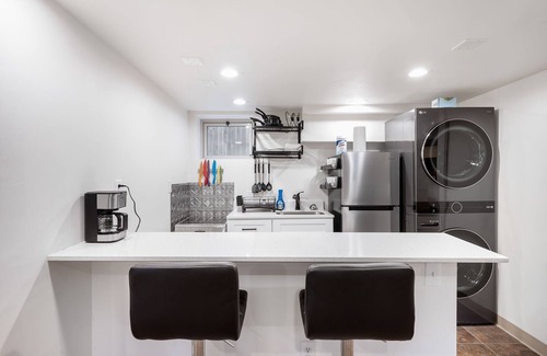 Whittier Casa | Well equipped 1-bedroom basement apartment/private entrance, AC, WiFi Denver