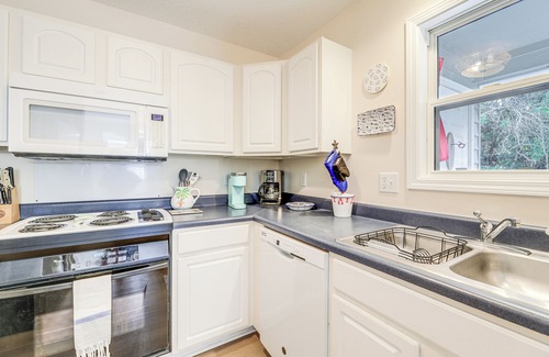 Emerald Isle Apartamento | Well-equipped Emerald Isle Townhome: Pets Welcome!